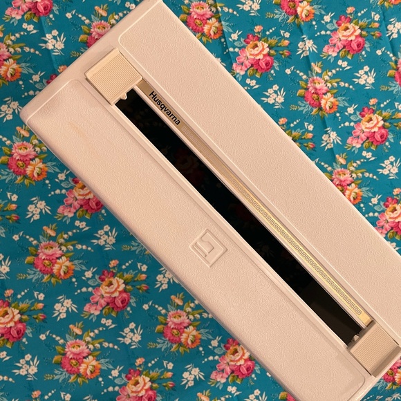 Husqvarna Viking 6000 series 6440 Sewing machine Hard Cover Case OEM - Picture 2 of 11